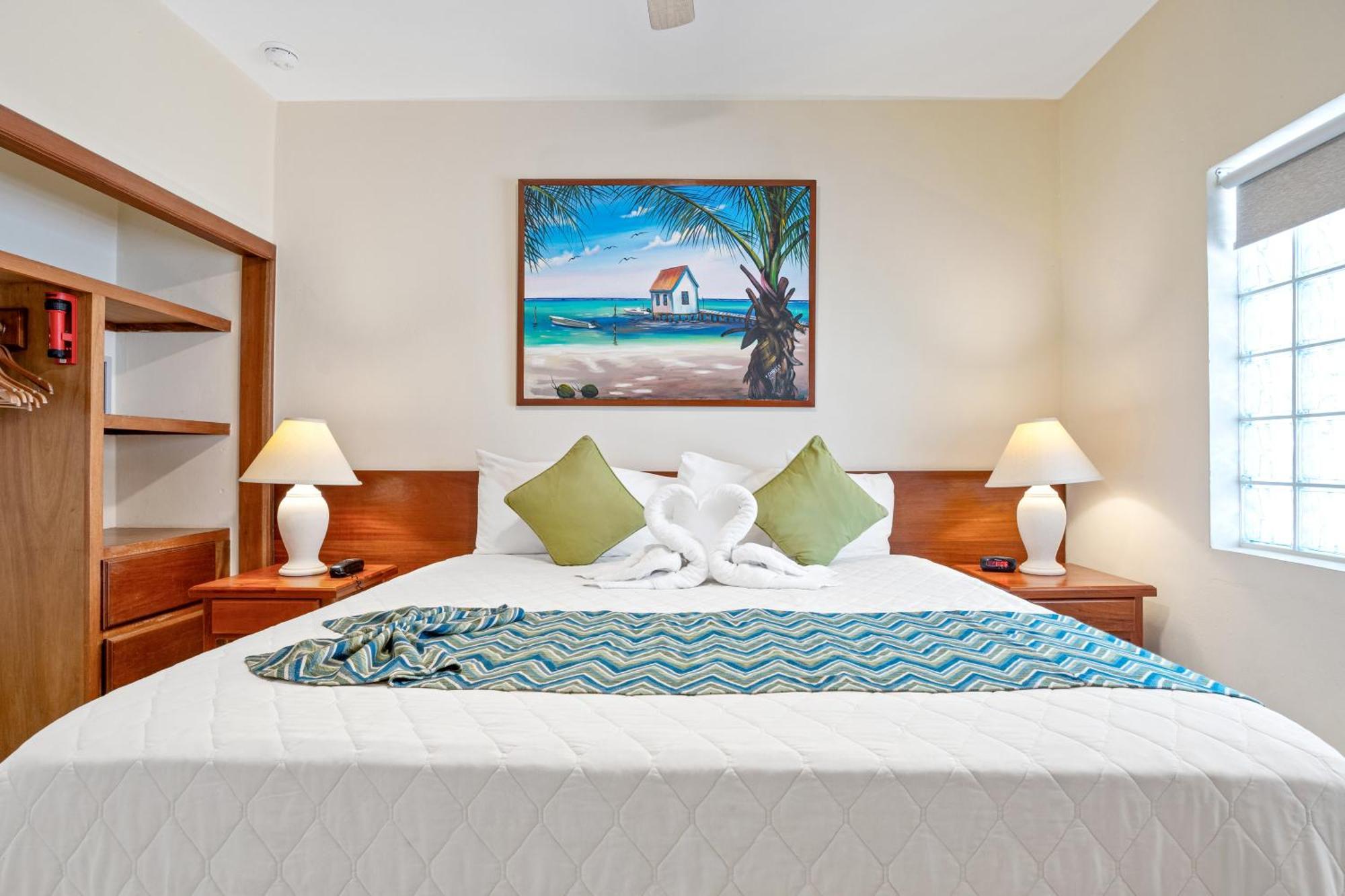 Sunbreeze Suites San Pedro  Esterno foto