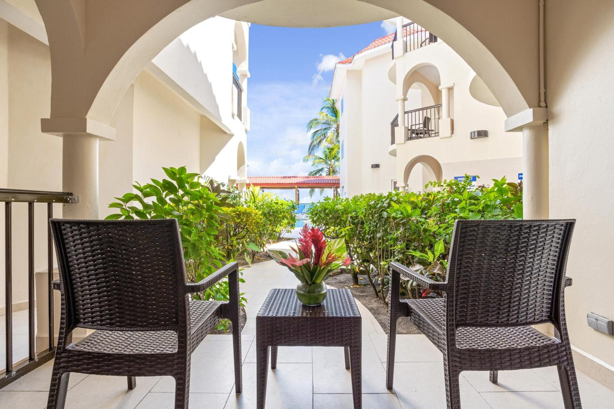 Sunbreeze Suites San Pedro  Esterno foto