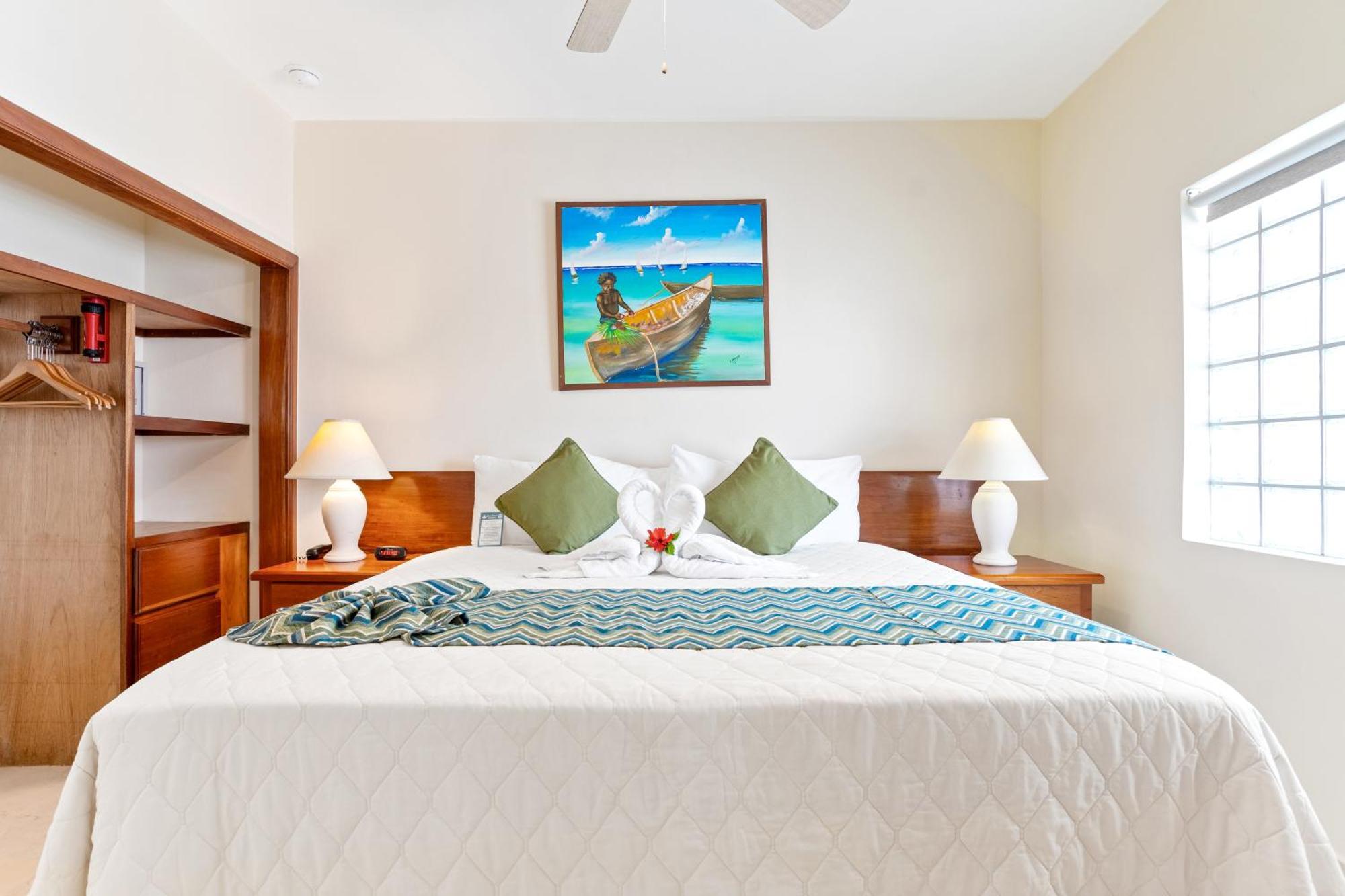 Sunbreeze Suites San Pedro  Esterno foto
