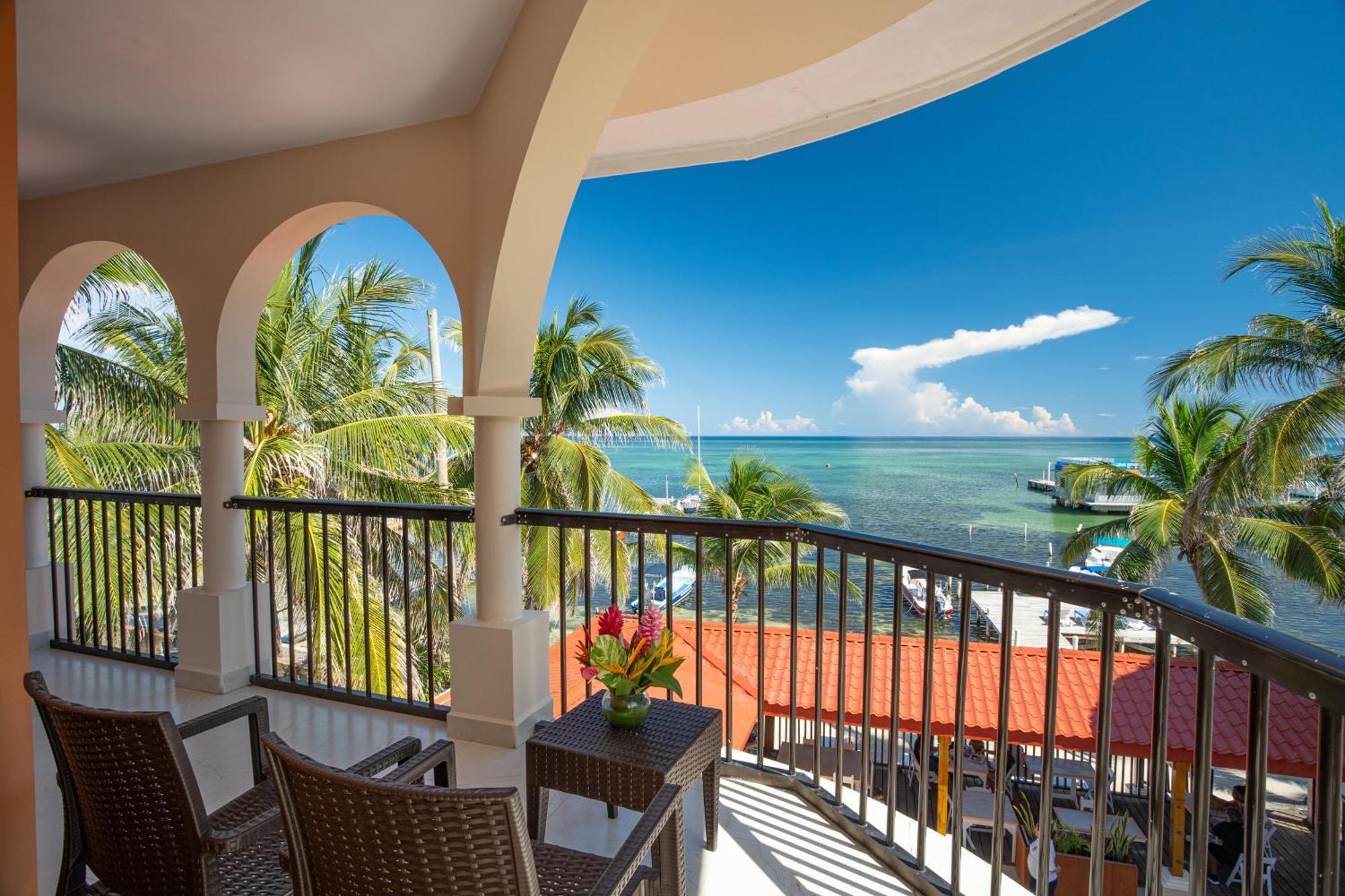 Sunbreeze Suites San Pedro  Esterno foto