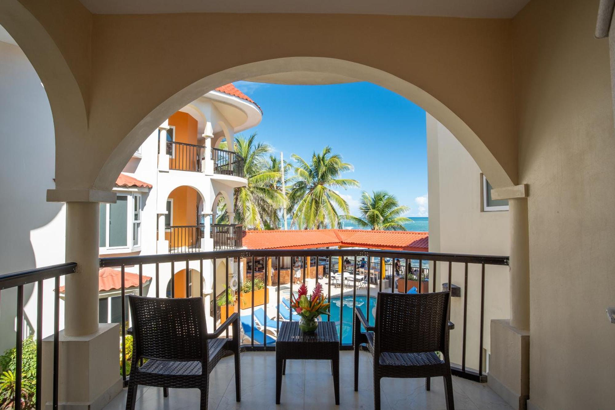 Sunbreeze Suites San Pedro  Esterno foto