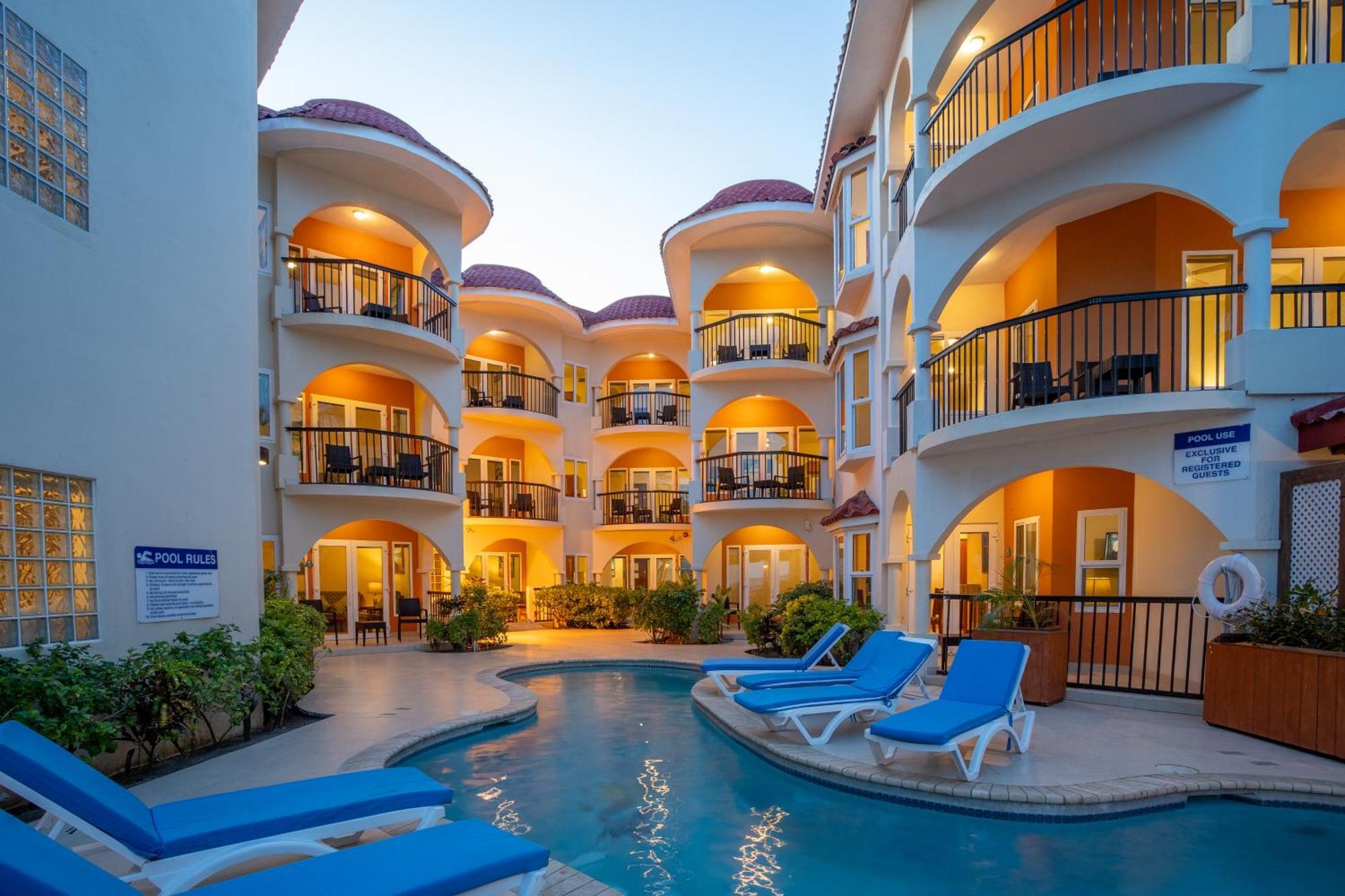 Sunbreeze Suites San Pedro  Esterno foto