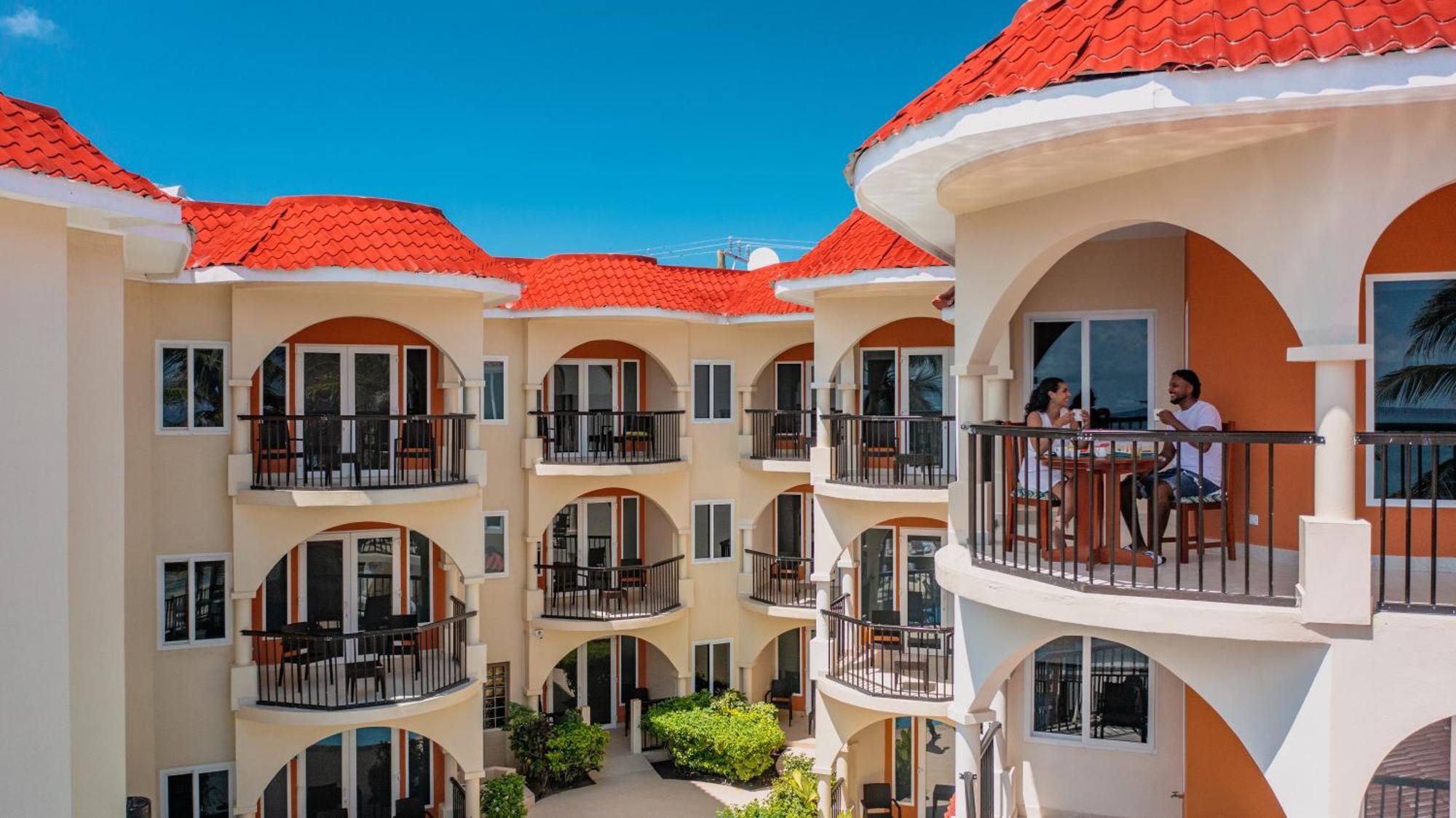 Sunbreeze Suites San Pedro  Esterno foto
