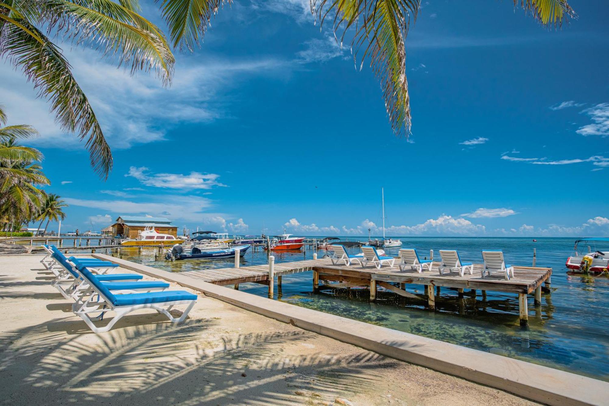 Sunbreeze Suites San Pedro  Esterno foto