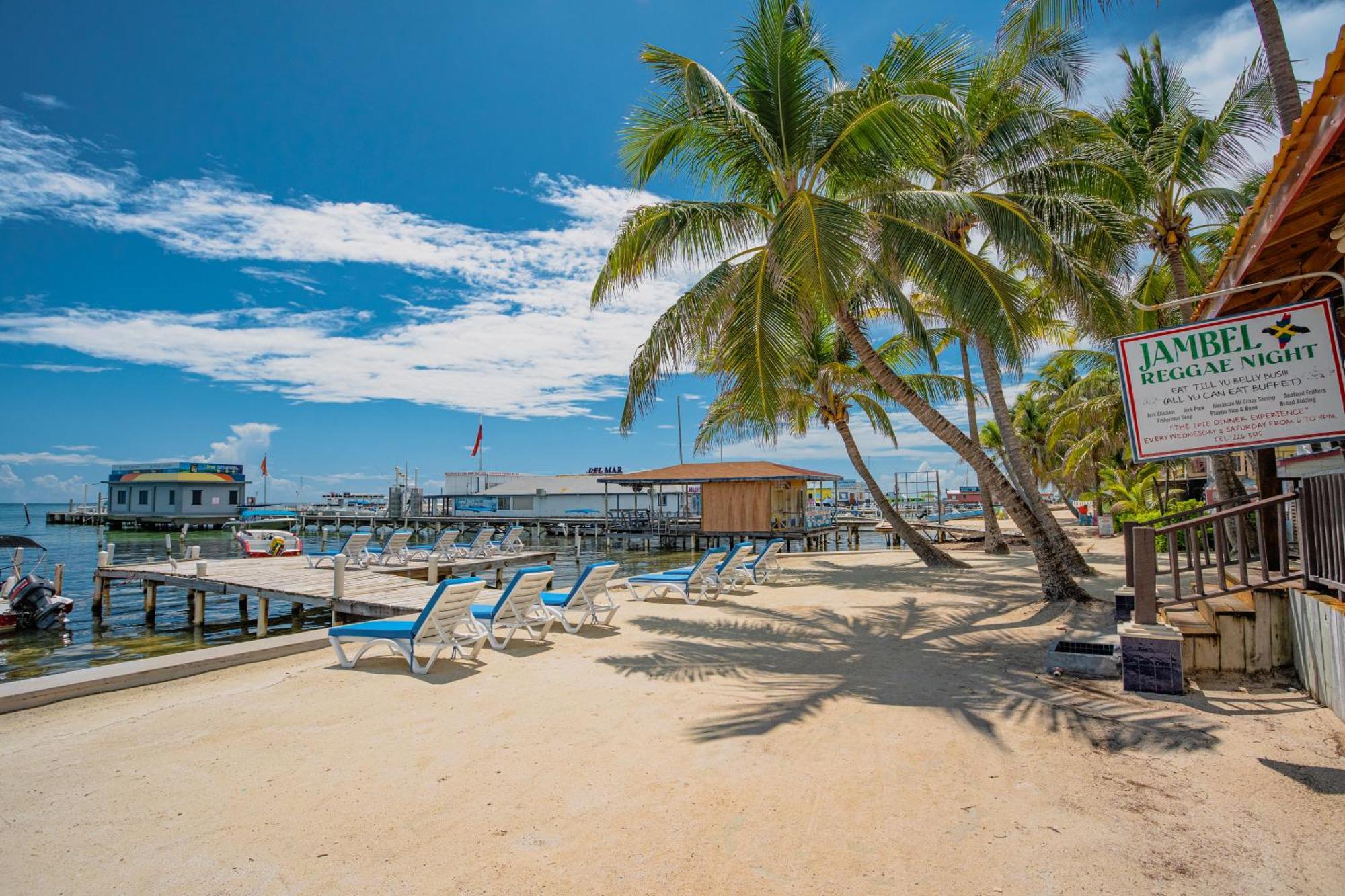 Sunbreeze Suites San Pedro  Esterno foto