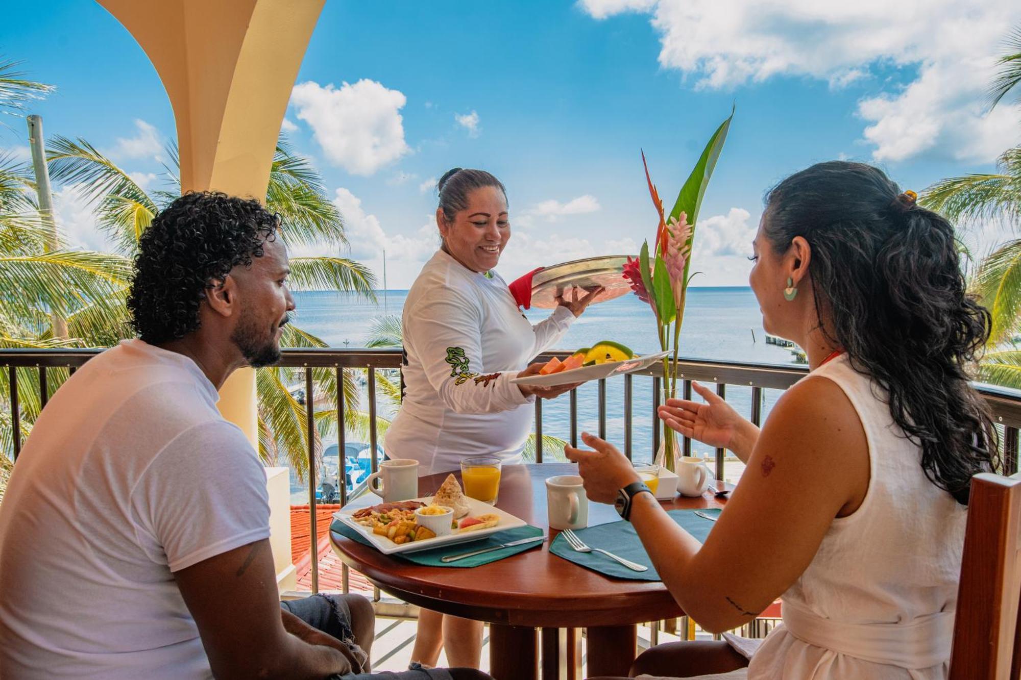 Sunbreeze Suites San Pedro  Esterno foto