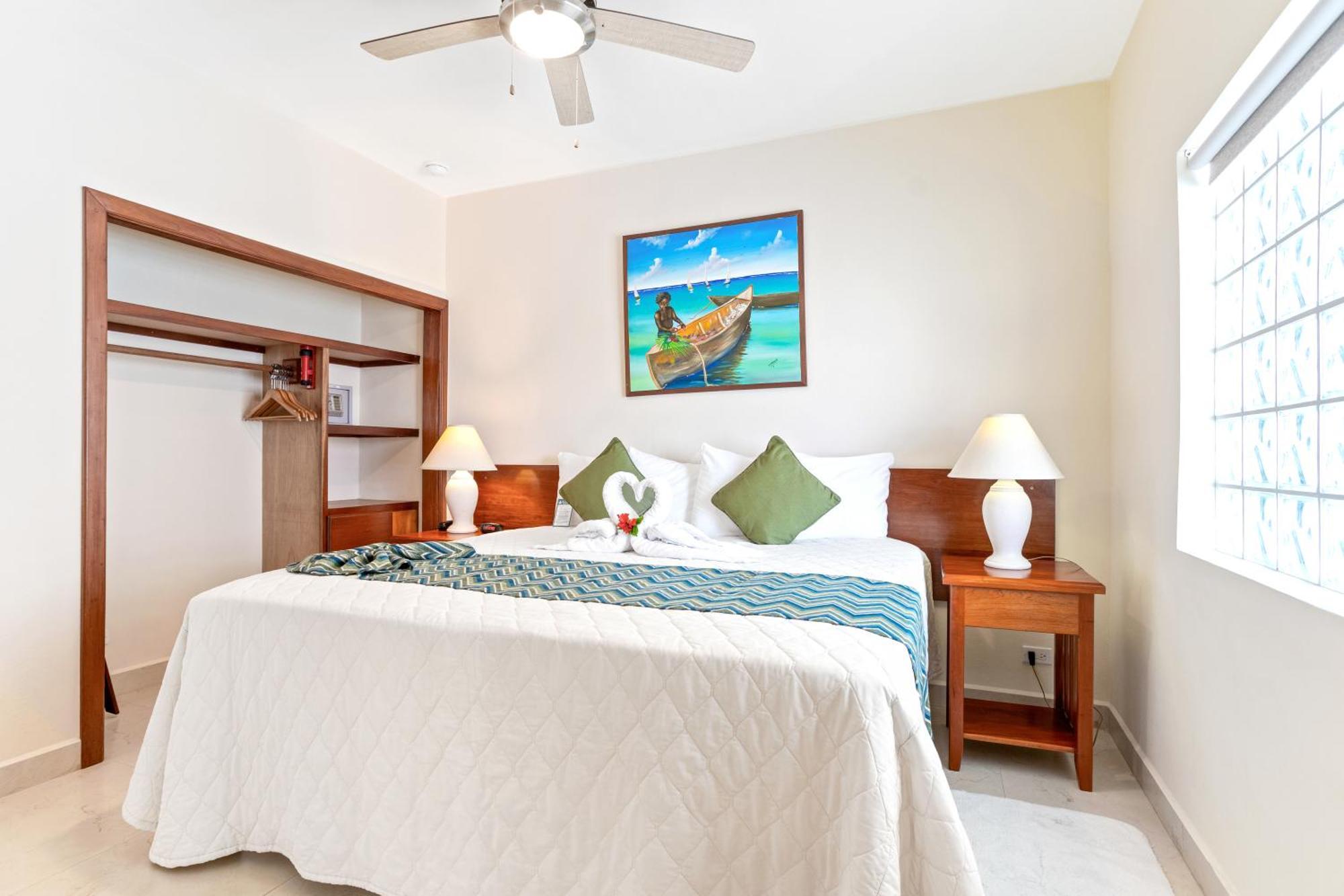 Sunbreeze Suites San Pedro  Esterno foto